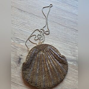 La Regale Ltd Clam Shell 50s Vintage Beaded Shoulder Bag